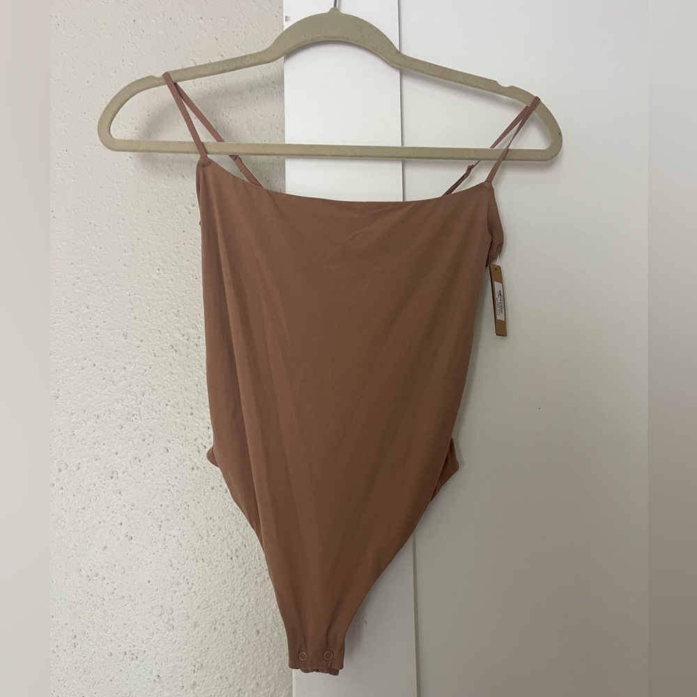 Skims square neck bodysuit size medium never been worn